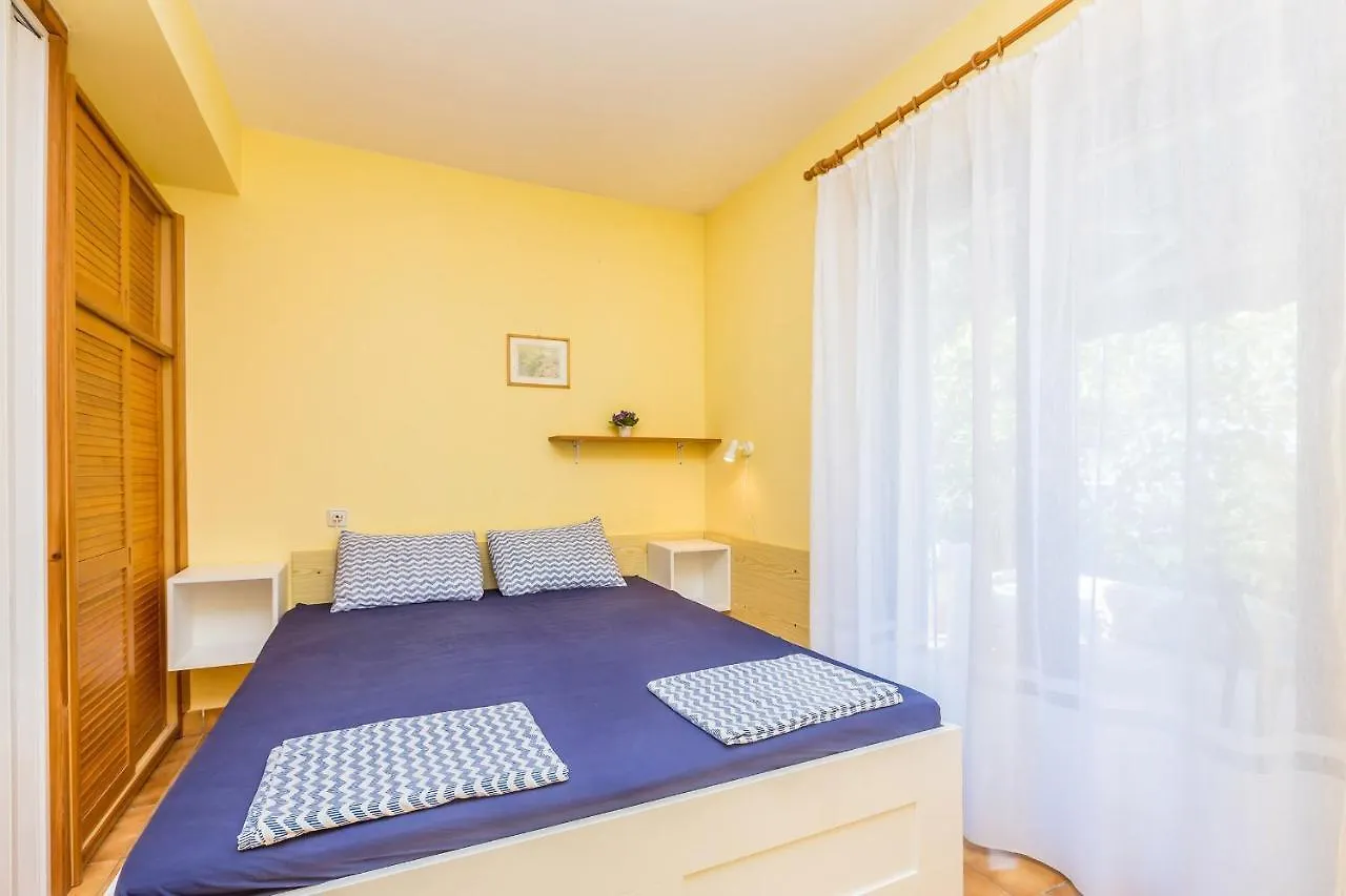 Apartments With A Parking Space Njivice, Krk - 5325 Croatia